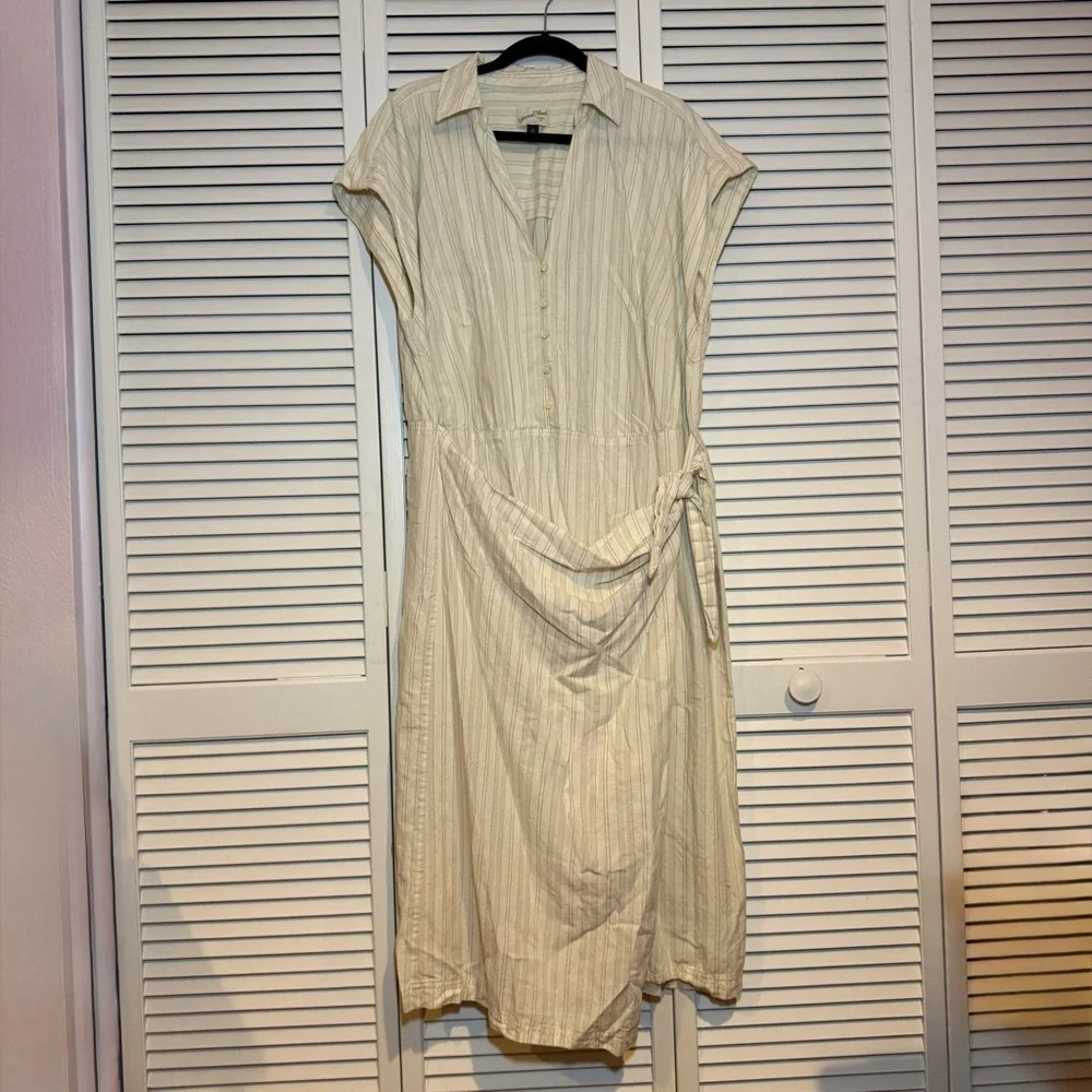 Women's Short Sleeve Wrap Waist Midi Shirtdress - Universal Thread™ - Picture 3 of 6